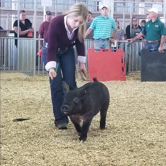 Meet your Posher, April - Picture 2 of 5